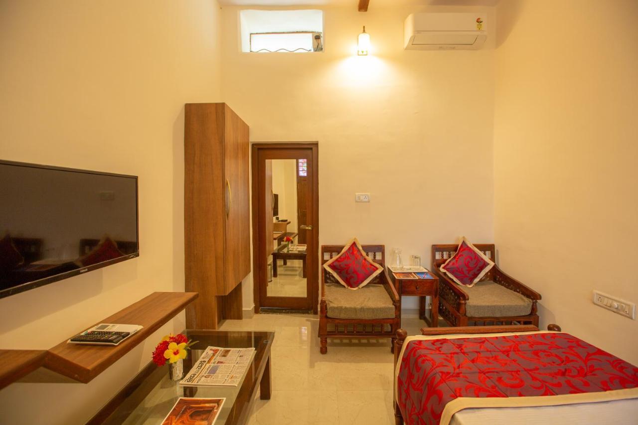 Kstdc Hotel Mayura Adilshahi Bijapur Exterior photo