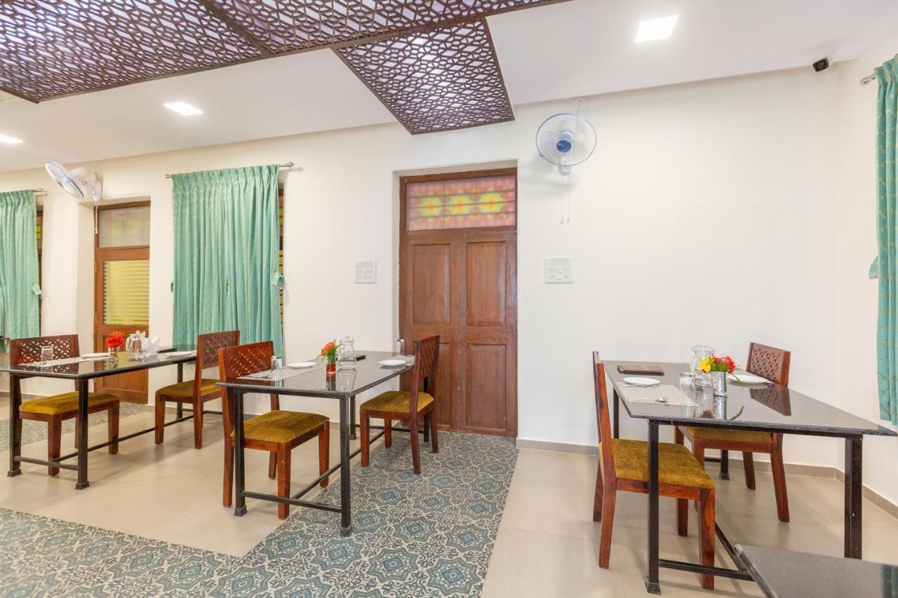 Kstdc Hotel Mayura Adilshahi Bijapur Exterior photo