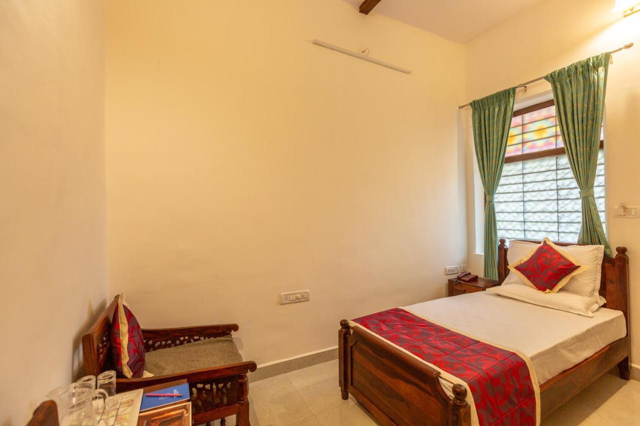 Kstdc Hotel Mayura Adilshahi Bijapur Exterior photo