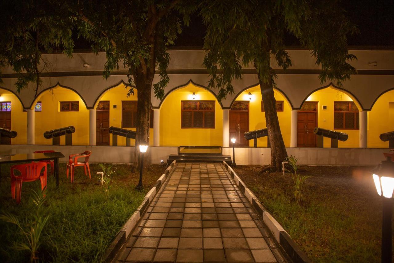 Kstdc Hotel Mayura Adilshahi Bijapur Exterior photo