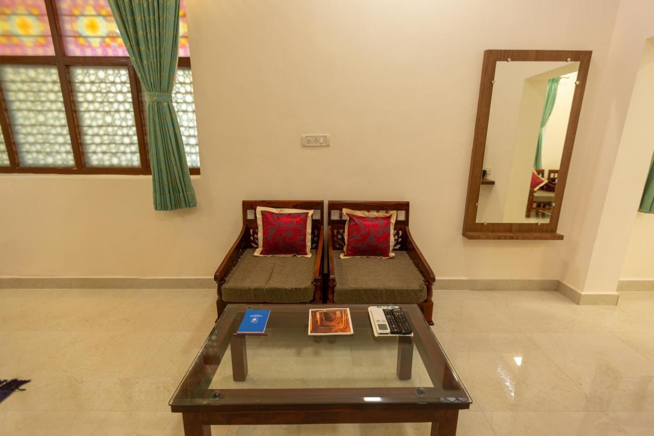 Kstdc Hotel Mayura Adilshahi Bijapur Exterior photo