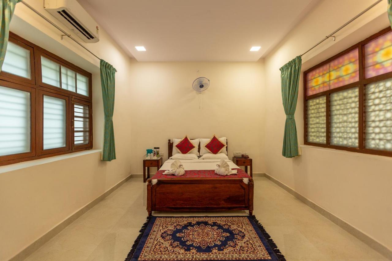 Kstdc Hotel Mayura Adilshahi Bijapur Exterior photo
