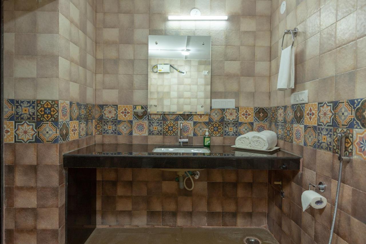 Kstdc Hotel Mayura Adilshahi Bijapur Exterior photo