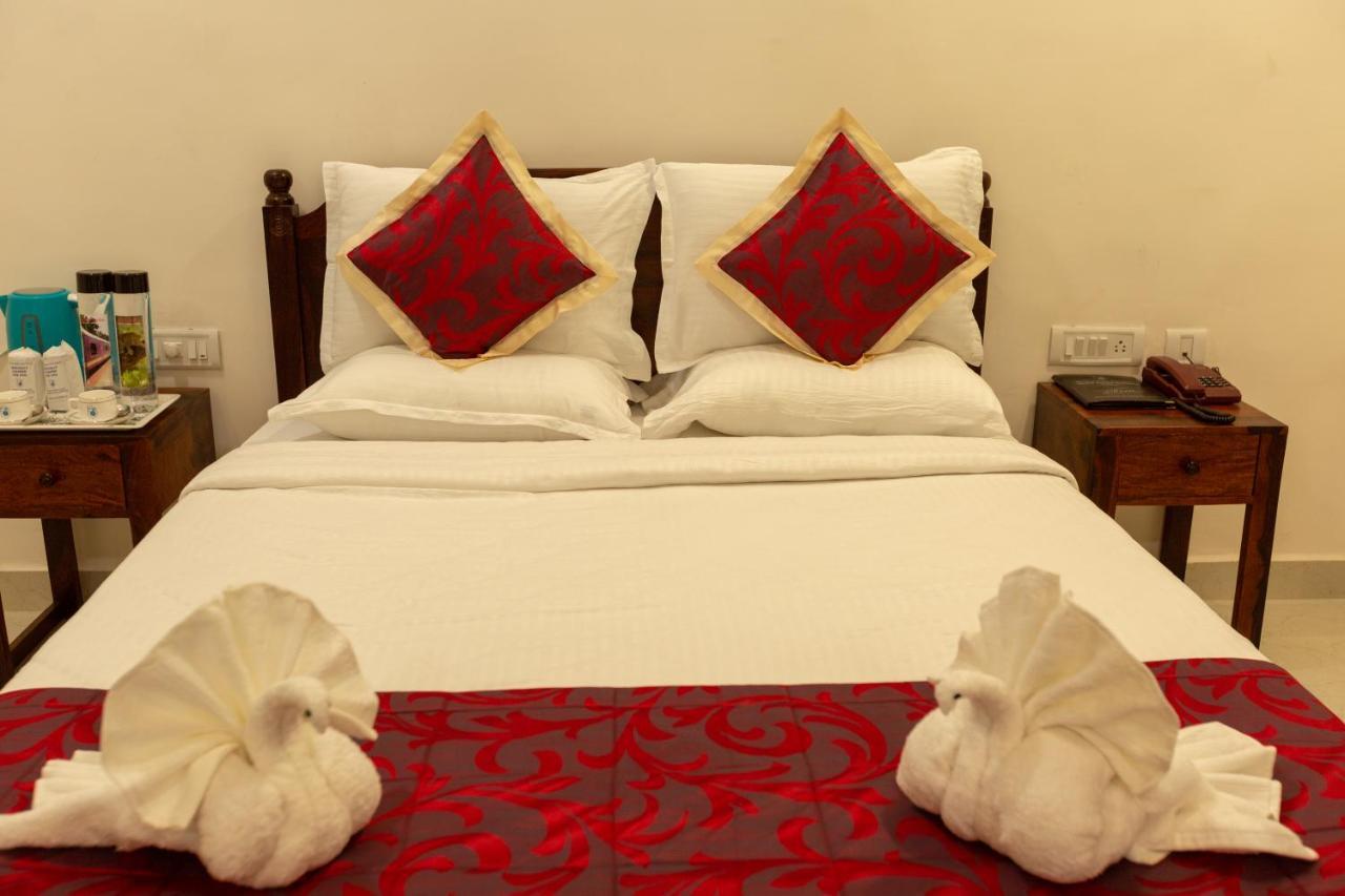 Kstdc Hotel Mayura Adilshahi Bijapur Exterior photo