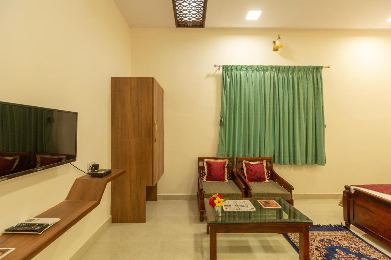 Kstdc Hotel Mayura Adilshahi Bijapur Exterior photo