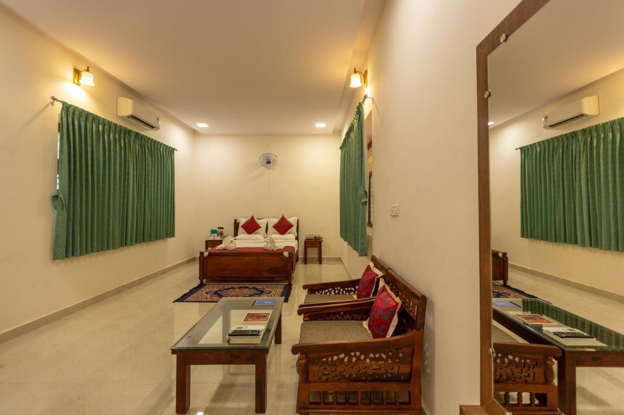 Kstdc Hotel Mayura Adilshahi Bijapur Exterior photo