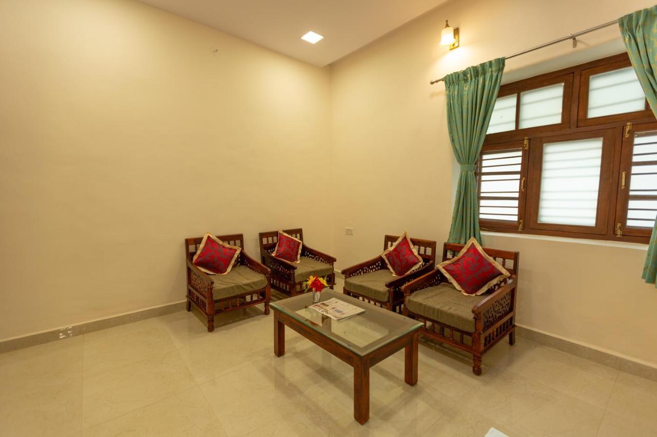 Kstdc Hotel Mayura Adilshahi Bijapur Exterior photo