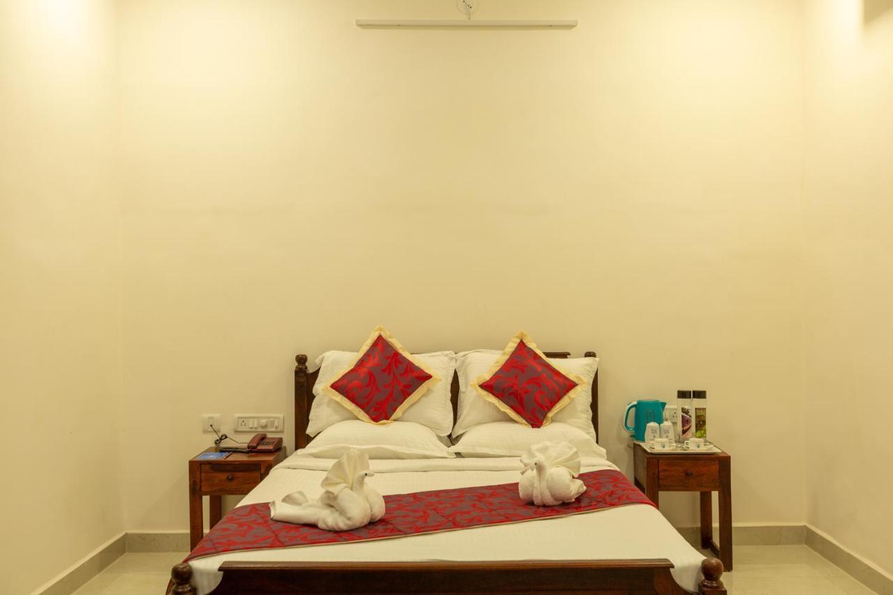 Kstdc Hotel Mayura Adilshahi Bijapur Exterior photo