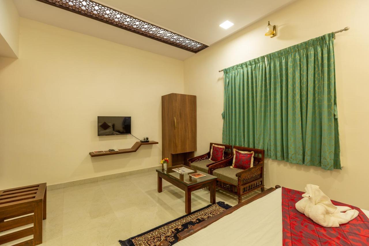 Kstdc Hotel Mayura Adilshahi Bijapur Exterior photo