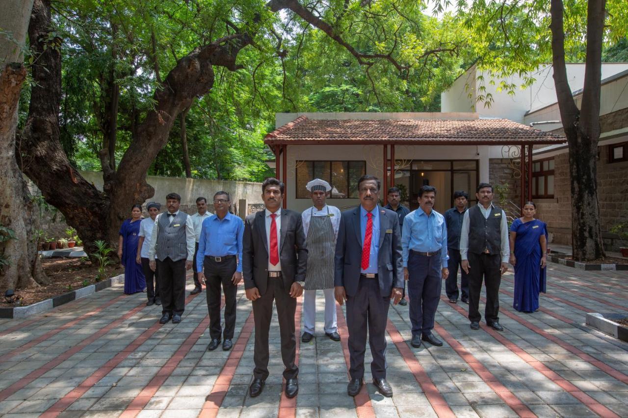 Kstdc Hotel Mayura Adilshahi Bijapur Exterior photo